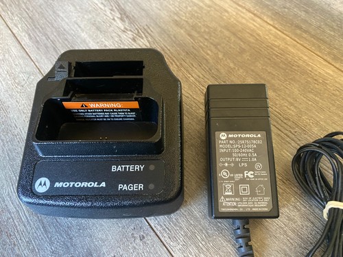 MOTOROLA MINITOR V PAGER w/ Cradle & Belt Clip - BATTERY STUCK FREQUENCY UNKNOWN - Picture 14 of 16