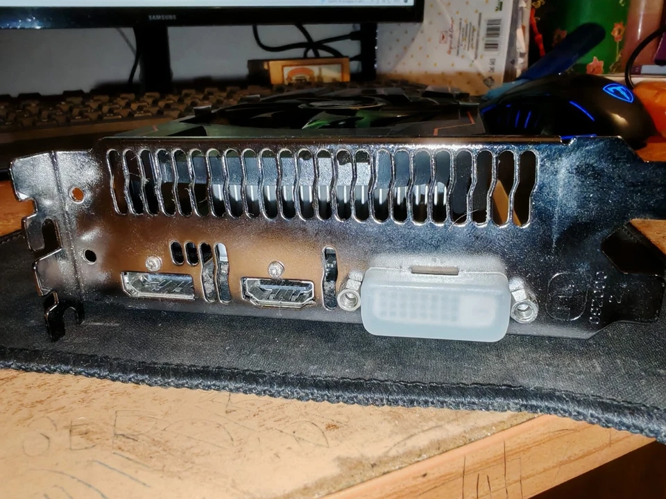 SAPPHIRE PULSE Radeon RX 560 4GB GDDR5 Scheda Grafica  - Immagine 3 di 4