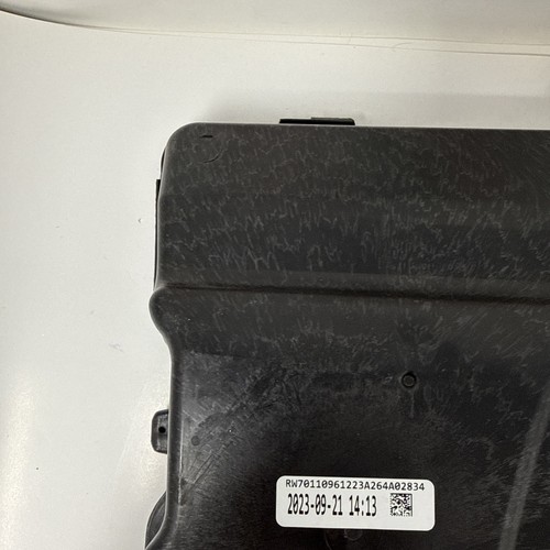 2023 2025 BMW G60 5 Series WINDSHIELD WIPER WASHER RESERVOIR TANK OEM 7011096 - Picture 4 of 18