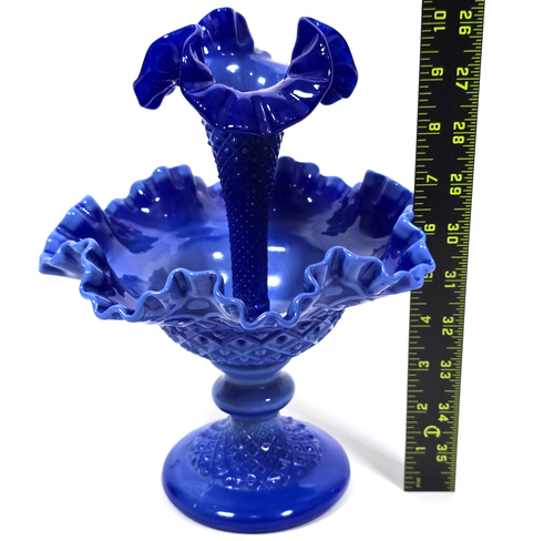 FENTON CUERNO ÚNICO PERIWINKLE EPERGNE CENTRO DE MESA DIAMANTE ENCAJE HECHO A MANO EE. UU. RARO - Imagen 17 de 18