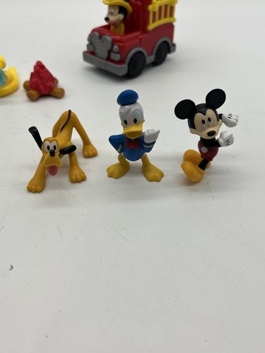 Disney Junior Mickey Mouse Club Figurines Fire Truck Hose Camp Fire 6pc Playset - Foto 2 di 17