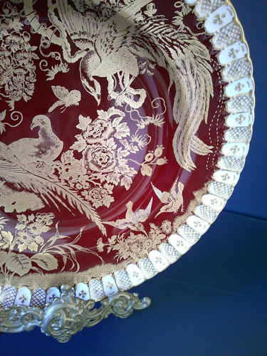 Royal Crown Derby Heraldic Maroon Aves Birds of Paradise Cabinet Plate c1972 - Picture 6 of 9