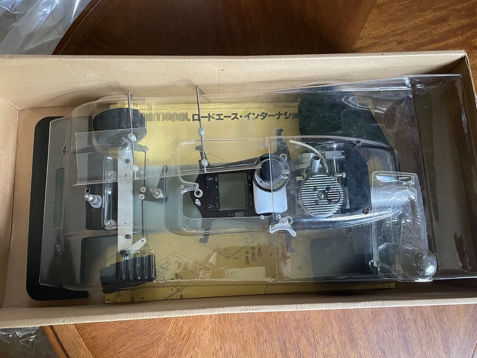 *MEGA RARE* phoenix road ace  chevron B36 F1 1/8 NITRO RC CAR Japan In Stock - Image 2 of 4