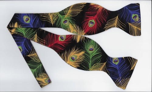 Peacock Bow tie, Colorful Feathers, Metallic Gold Highlights, Self-tie bow tie - Afbeelding 1 van 5