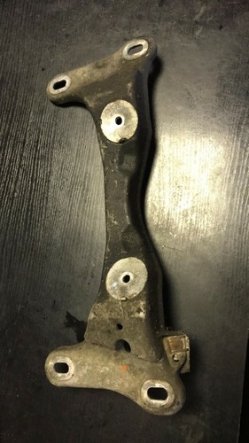 BMW 1 E87 116 i Getriebehalter 6771064