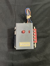Honeywell Oil Burner CONTROL  R8404A 1028