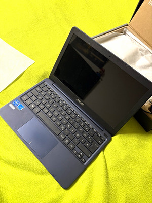 ASUS E200H Notebook/Laptop 11,6 Zoll Schwarz HDMI Serie E200H Modell E200H