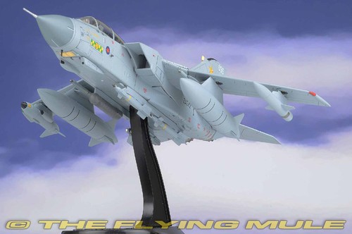 Hobby Master 1:72 Tornado GR.Mk 4 RAF No.31 Sqn ZA542 - Picture 5 of 8