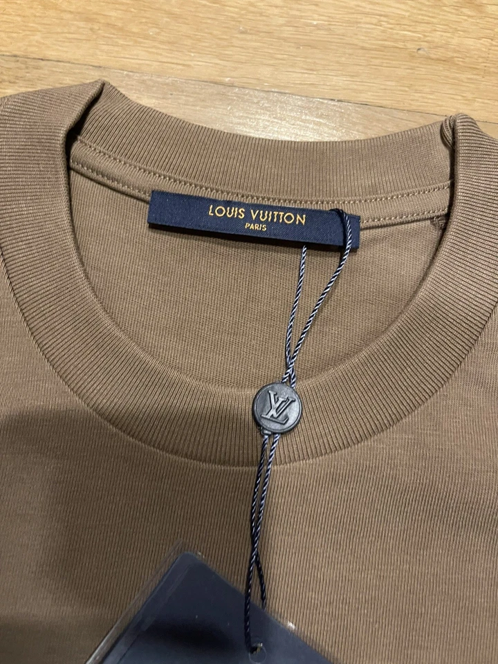 路易威登男式短袖棕色定制 T 恤 - XL — 第 2/4 张图片