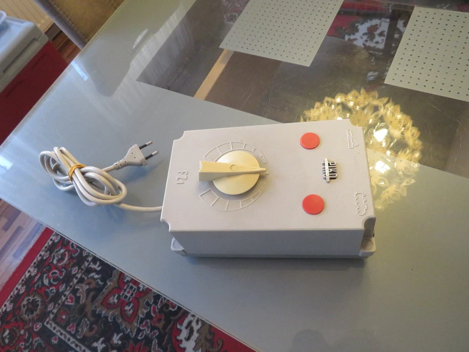 DDR Fahr- / Zubehörtrafo FZ 1 von Piko so gut wie Neu noch - Bild 2 von 4