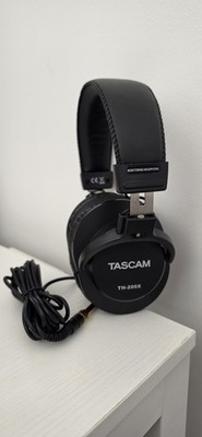 TASCAM TH-200X Studio Monitoring Headphones   Black