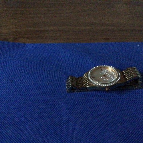 Next Ladies Rose Gold colour Watch with diamante crystals requires new battery - Picture 5 of 8