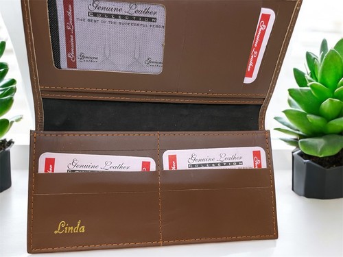 Women’s Custom Leather Wallet – Personalized Name “Linda” – Gift-Ready - Picture 3 of 4