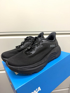 Women’s Hoka Arahi Slip resistant 8.5 Wide Black Lace Up