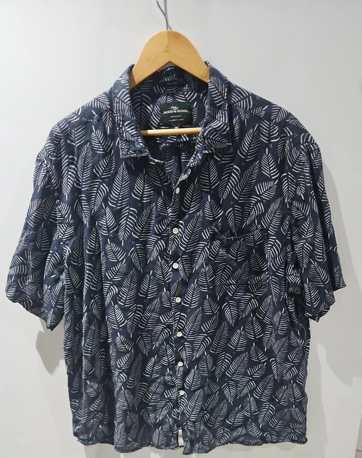 rodd & gunn linen shirt size 3XL leaf pattern navy blue button up short sleeve