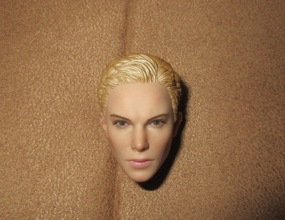 1/6 Scale female Head Sculpt - Kopf Frau blond für Custom Actionfiguren
