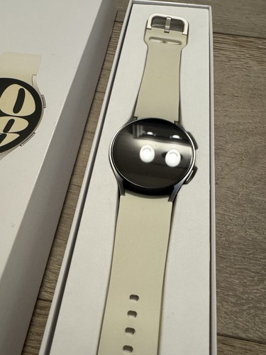 Samsung Galaxy Watch 6 40mm White SM-R935U, WIFI+GPS, Used - Photo 2 sur 4
