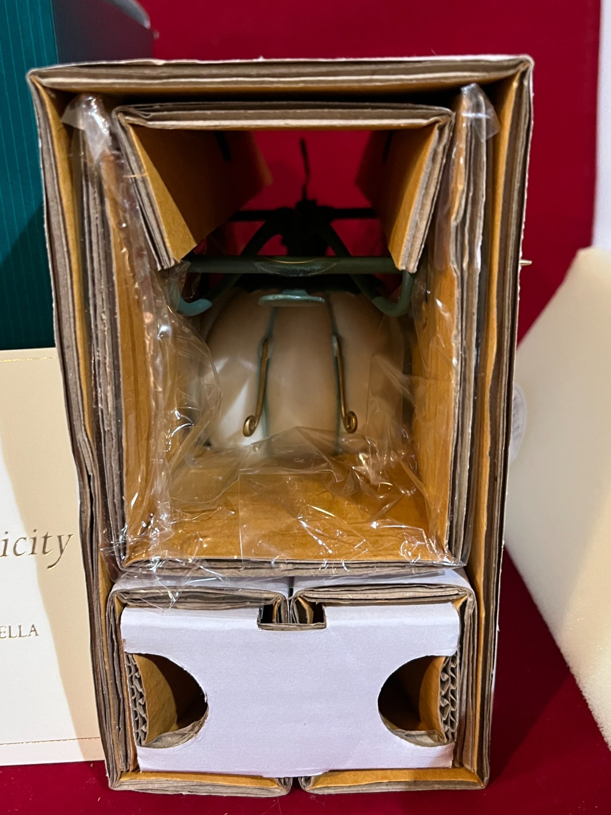 NOS WALT DISNEY CLASSIC COLLECTION " CINDERELLA'S ELEGANT COACH " NEVER OPENED