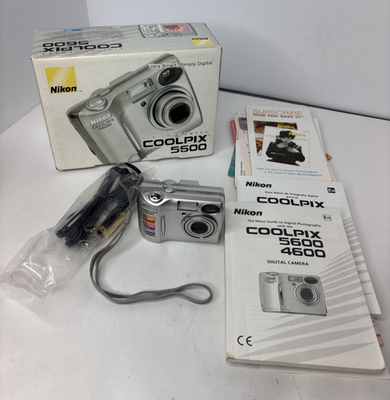 Nikon Coolpix 5600 5.1MP Digital Camera with Charger Cord and Box
