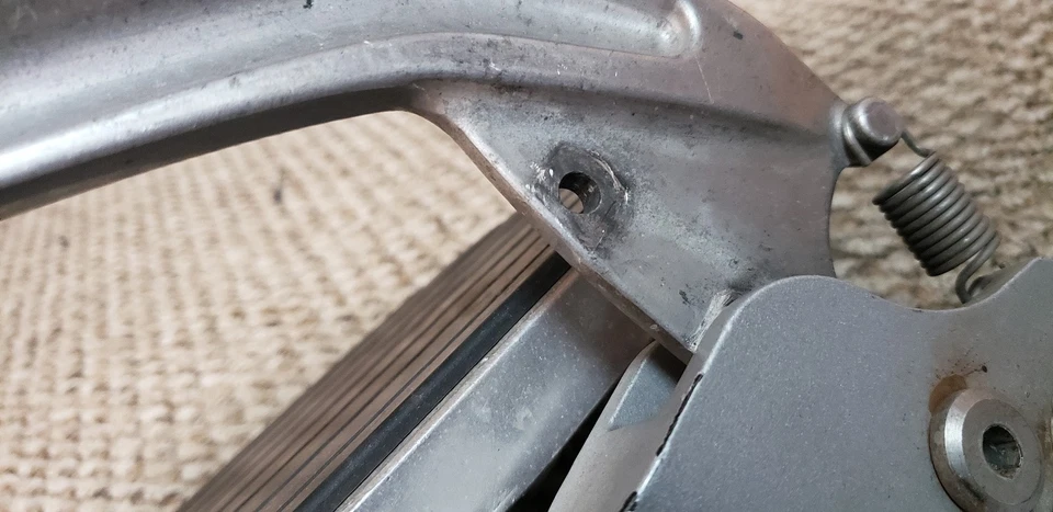 02 Polaris Victory V92 Kingpin delantero derecho conductor estriba freno de piso Foto 3 de 4