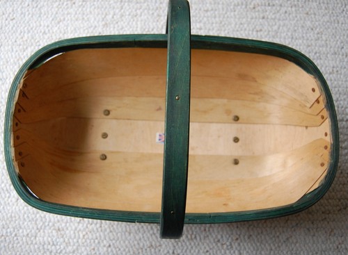 English Garden Trug with Green Handle and Trim - 19" - Picture 3 of 5