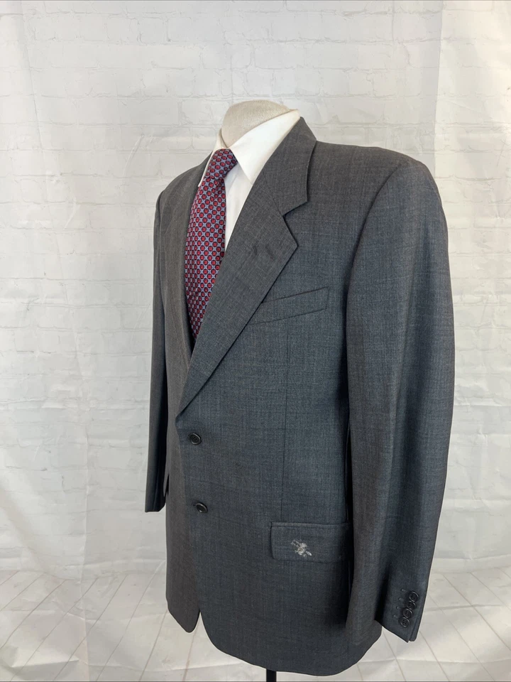 Traje liso gris Valentino para hombre 44L 40X30 $4,895 Foto 3 de 4