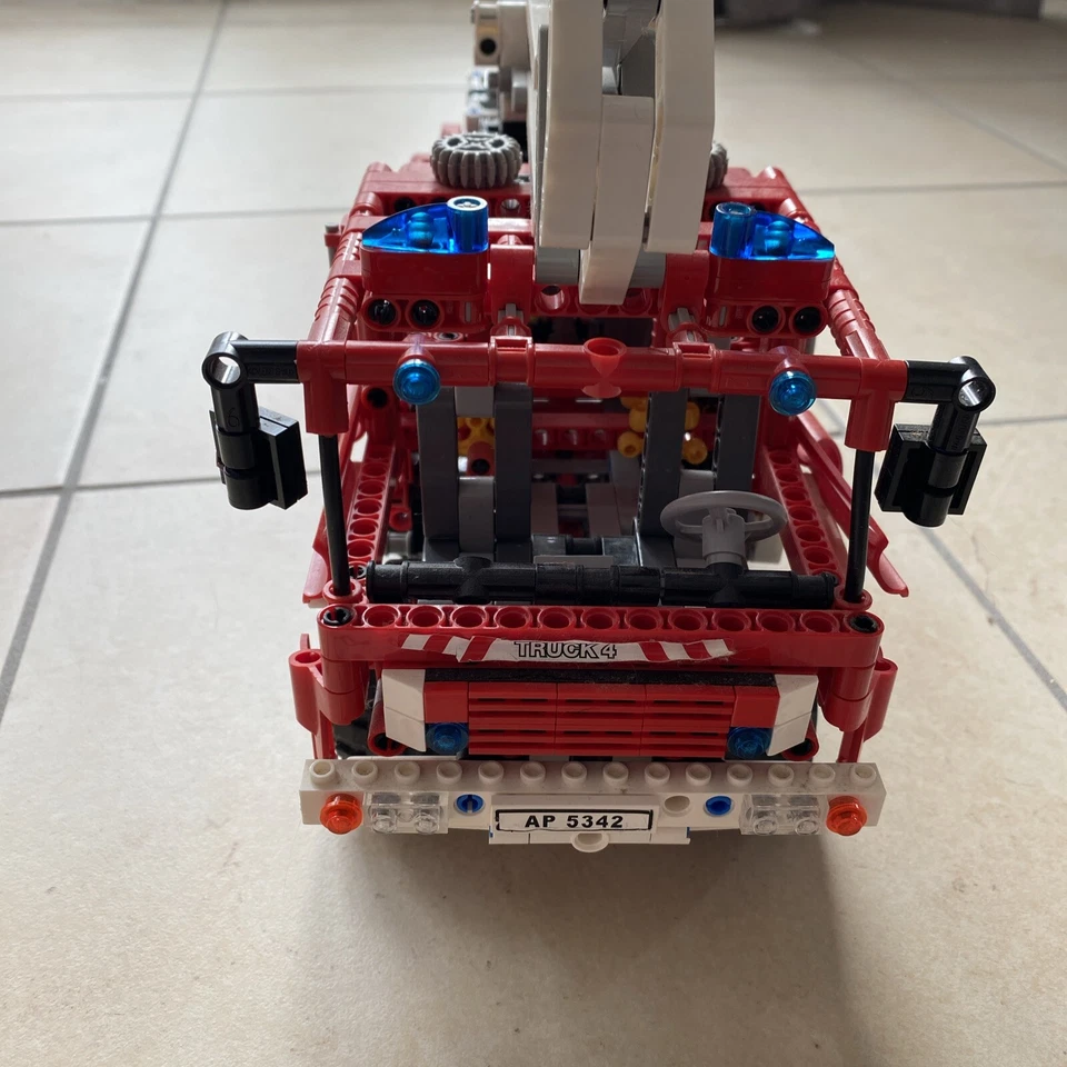 LEGO Technic 8289 Fire Truck, photo 2 sur 5