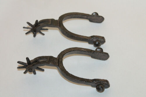SET/2~COPPIA STIVALI COWBOY VECCHI STILE WESTERN 8 PUNTE - ARREDAMENTO RUSTICO NUOVI - Foto 2 di 4