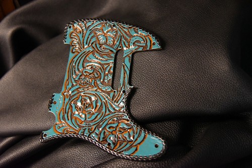 Leather pickguard Telecaster Custom Hand Tooled "Floral Riffs" Antiqued laced - Picture 8 of 9