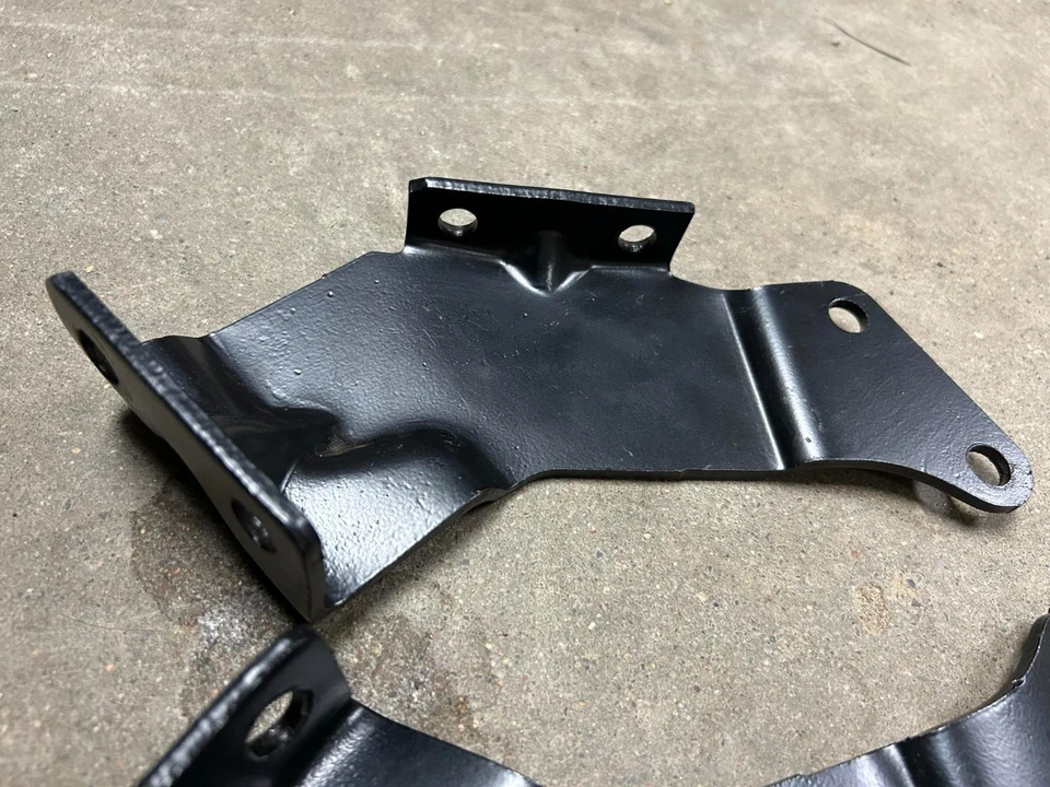 1959 Chevrolet Impala Non Wagon Suportes de Guarda de Para-choque Traseiro Par OEM - Imagem 3 de 4