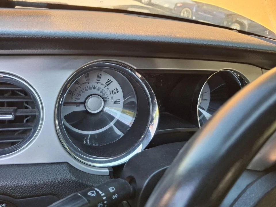 SOLO REPOSABRAZOS DELANTERO CON ILUMINACIÓN INTERIOR AMBIENTAL 10-14 MUSTANG 3662575 Foto 3 de 4