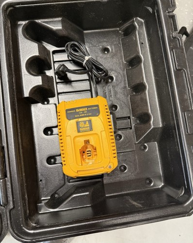 DeWalt Circular Saw 18 Volt - Picture 3 of 9