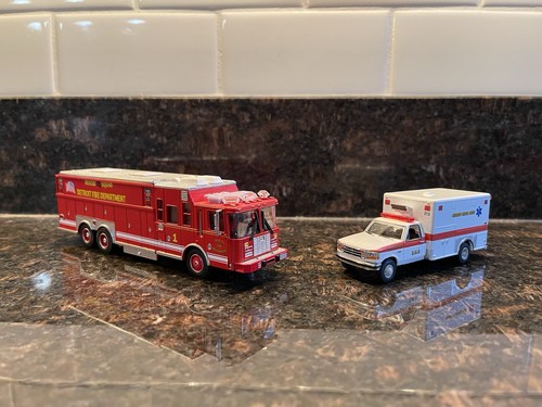 NEW! Code 3 Custom Detroit Fire Department Heavy Rescue 1 and E-350 Ambulance - Picture 1 of 6