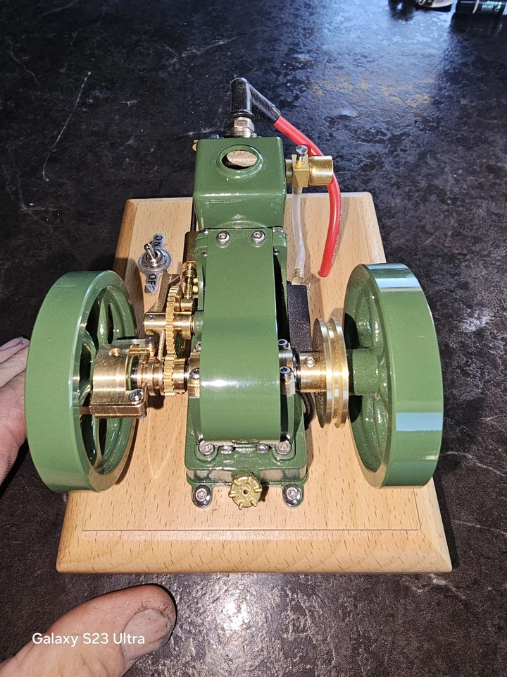 PRICE REDUCED Mini Hit and Miss Engine 1.6cc Four-Stroke Water-Cooled Gas Model - Image 3 of 4