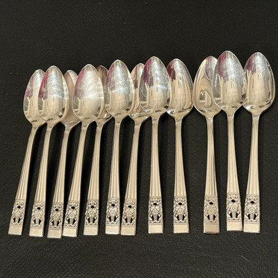 Set of 12 Oneida Community Coronation Silverplate Oval Teaspoons Art Deco 1936