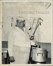 1965 Press Photo Chef Bill Cowen in Galley, SS Columbia - lrb37930