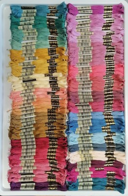 LOT DE 100 ECHEVETTES COTON mouliné A BRODER  DMC  NEUVES 8 metres lot 13