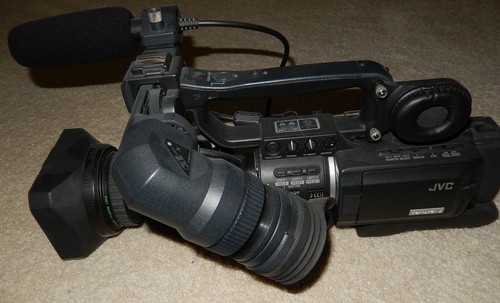 JVC GY-HD110U HD 3-CCD MiniDV Professional Camcorder with 16x ProHD Fujinon Lens - Picture 10 of 24