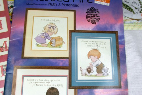 Lot 5 Vintage Cross Stitch Pattern Booklets Baby Bibs Babes in the Woods ABCs - Picture 3 of 3
