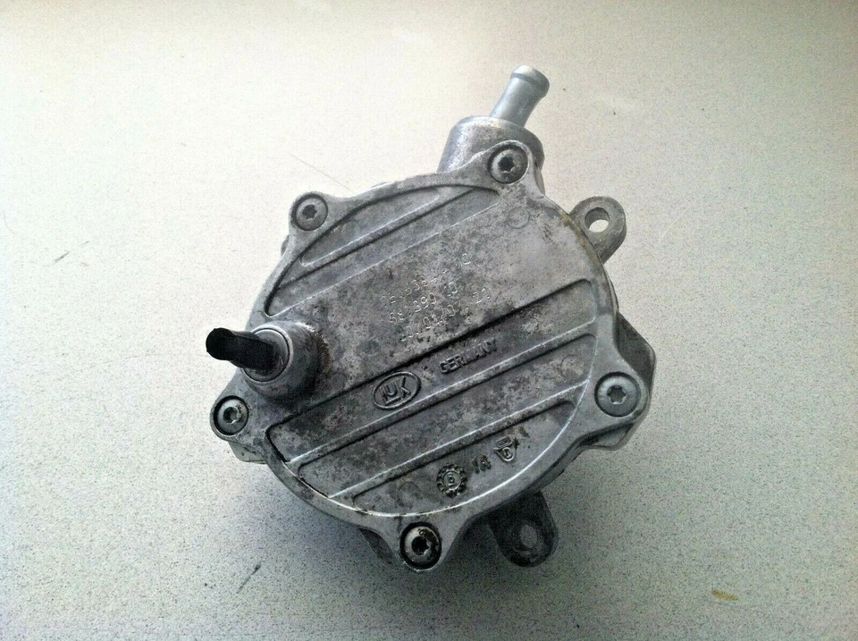 2004-2008 BMW 750i 750Li E65 E66 ~ вакуумный насос двигателя ~ 11667635657 - Изображение 2 из 3