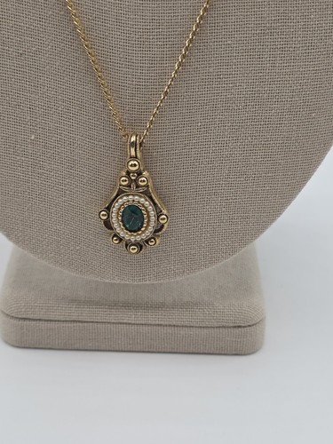 Avon Vintage Gold Tone Necklace With Green Rhinestone Pendant