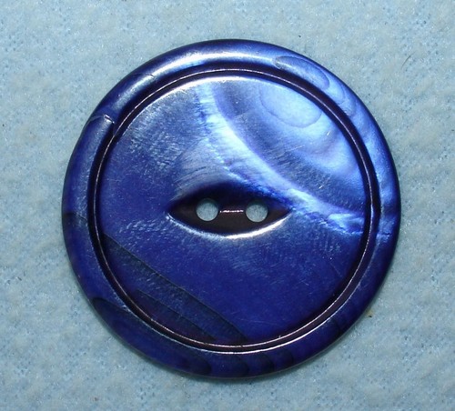 Gorgeous Vintage Dyed MOTHER of PEARL BUTTON Dark Blue 2-hole Sew Thru 1 1/2 "