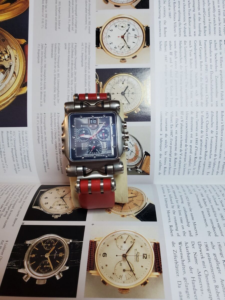 Oakley Minute Machine, Titanium Watch, Leather Red Strap, Used Conditions. Oakley Minute Machine, Titanium Watch, Leather Red Strap, Used Conditions.
