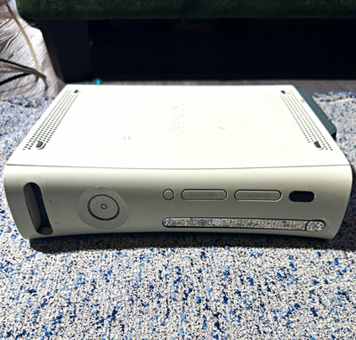 Microsoft Xbox 360 Home Console White, Memory Unit Connectivity 60gb