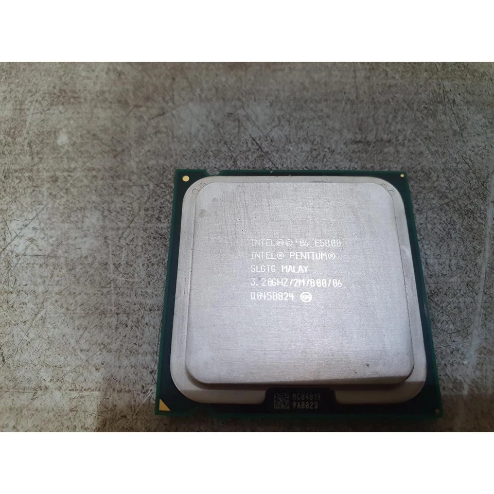 Intel Pentium E5800 SLGTG Dual-Core CPU Processor 3.20 GHz 800 MHz LGA775 Socket - Image 2 of 4