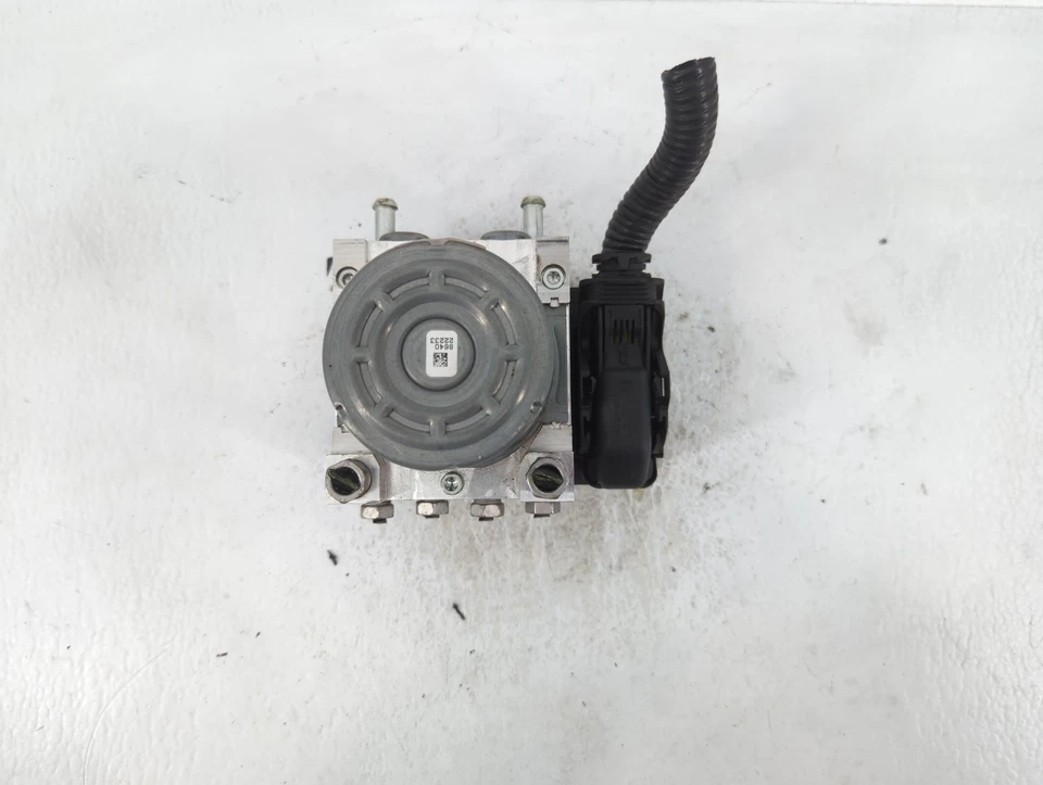 Módulo de control de bomba ABS Cadillac Cts 2014-2016 UGVRC Foto 3 de 4