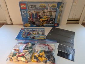 ~LIMITED EDITION~ 100% Complete with Box, Manuals, and Minifigs LEGO CITY: 7993 