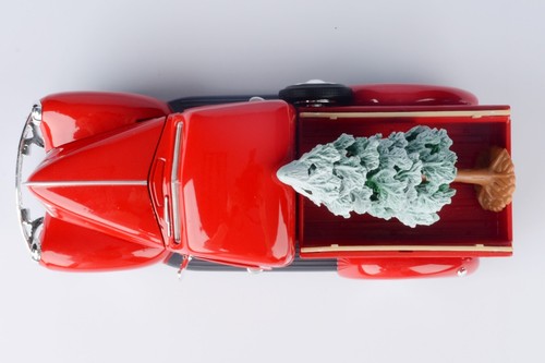 1940 FORD PICKUP TRUCK "MERRY CHRISTMAS" W/TREE 1/24 DIECAST BY MOTORMAX 73234 - Picture 5 of 7