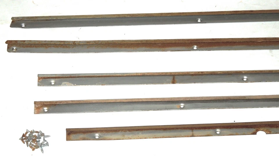 68 69 70 71 72 73 Datsun 510 Wagon Juego de 5 piezas Panel de puerta Tira de anclaje interior R L Foto 2 de 4