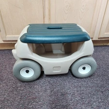 Step 2 Rolling Garden Hopper Multi Purpose Utility Seat Storage Cart  Good Cond!